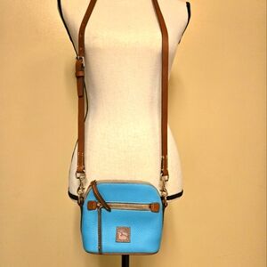 Dooney & Bourke crossbody/shoulder bag